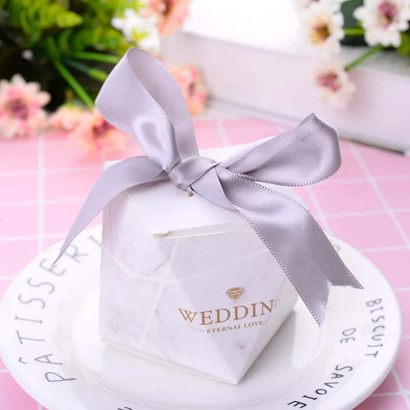 Diamond-shaped Wedding Candy Box European Style Wedding Gifts Box Chocolate Bag Sweet Personalized for Guests Party Supplies
Diamond-shaped Wedding Candy Box European Style Wedding Gifts Box Chocolate Bag Sweet Personalized for Guests Party Supplies