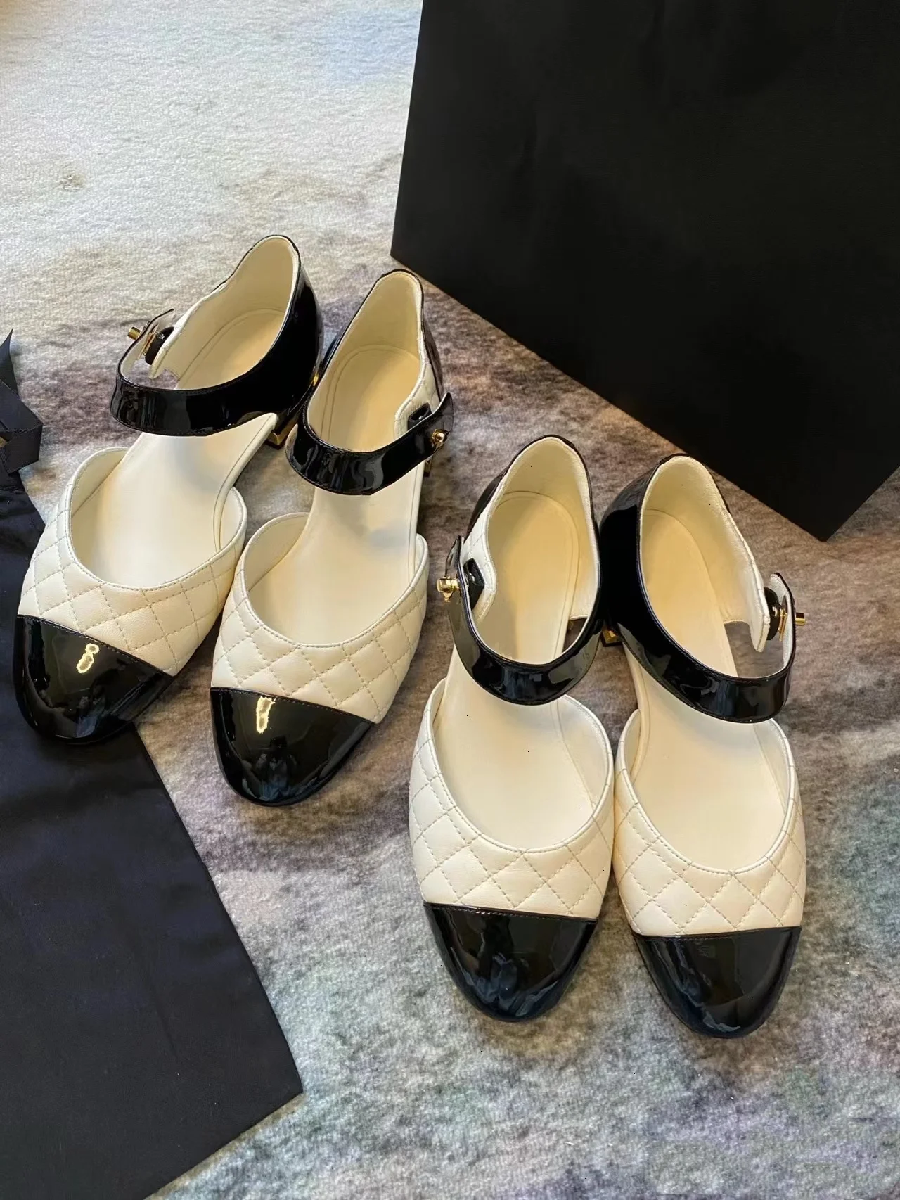 French Style Mary Jane Bag Buckle Shallow Mouth Flat Round Head Thick Heel Patchwork Color Sheepskin Women's Single Shoes
French Style Mary Jane Bag Buckle Shallow Mouth Flat Round Head Thick Heel Patchwork Color Sheepskin Women's Single Shoes