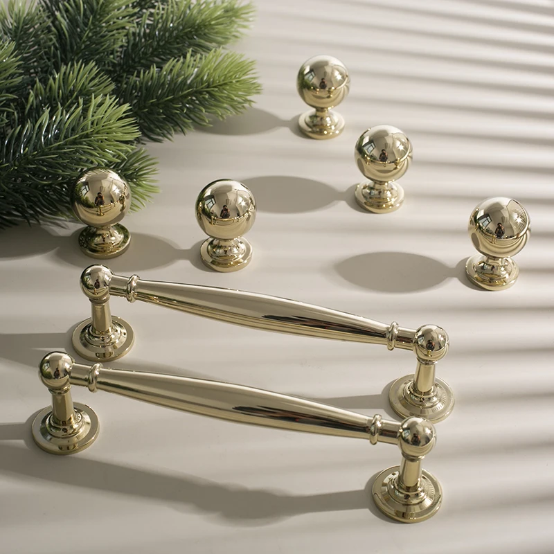 Furniture Italian Gold Vintage handle high-end Brass French wardrobe door drawer long classical ball handle
Furniture Italian Gold Vintage handle high-end Brass French wardrobe door drawer long classical ball handle