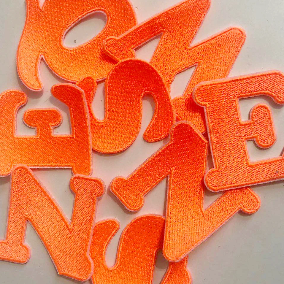 Утюг на нашитая буква алфавит вышивка аппликация для футболки название патчи