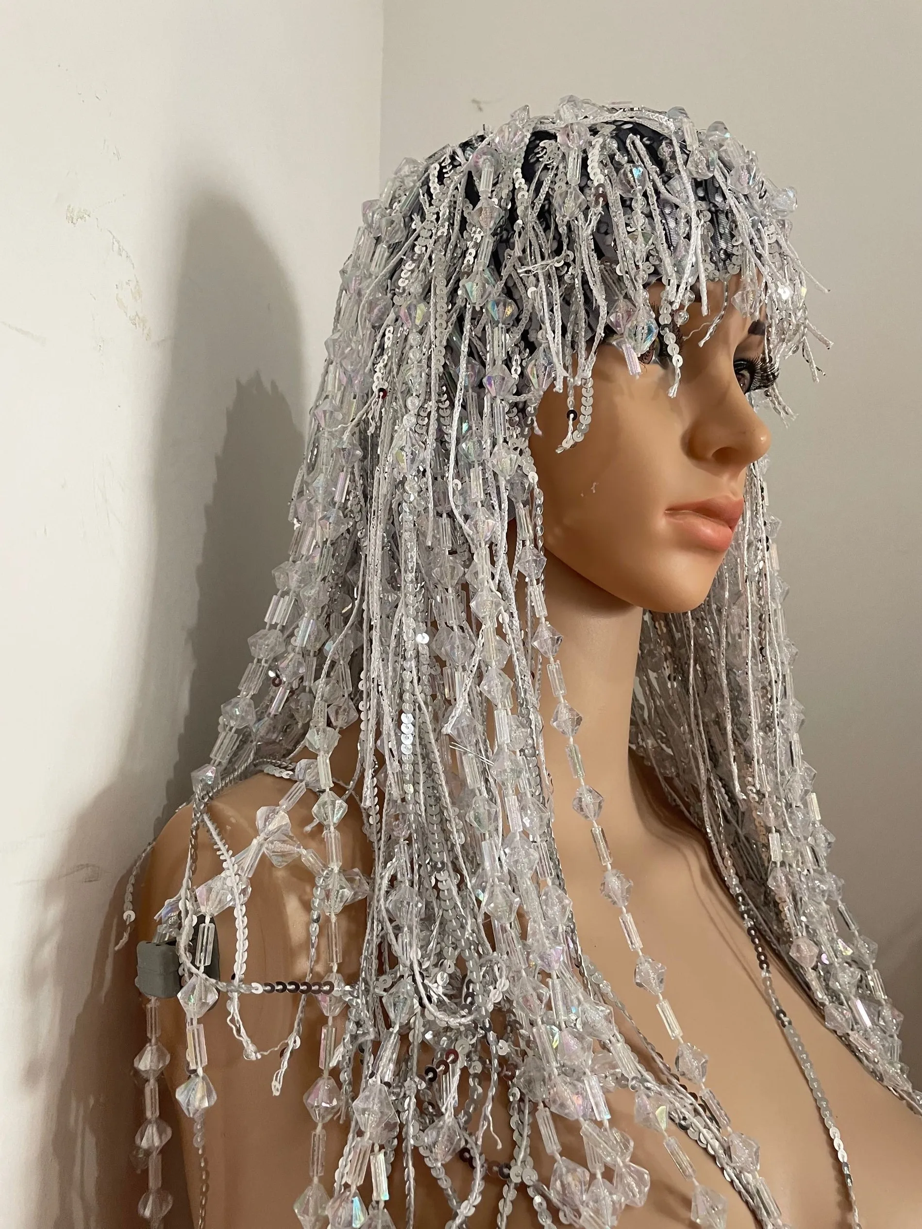 Сексуальные Серебряные Блестки Кристалл кисточкой парики женщины день рождения Стразы бахромой головные уборы
Сексуальные Серебряные Блестки Кристалл кисточкой парики женщины день рождения Стразы бахромой головные уборы