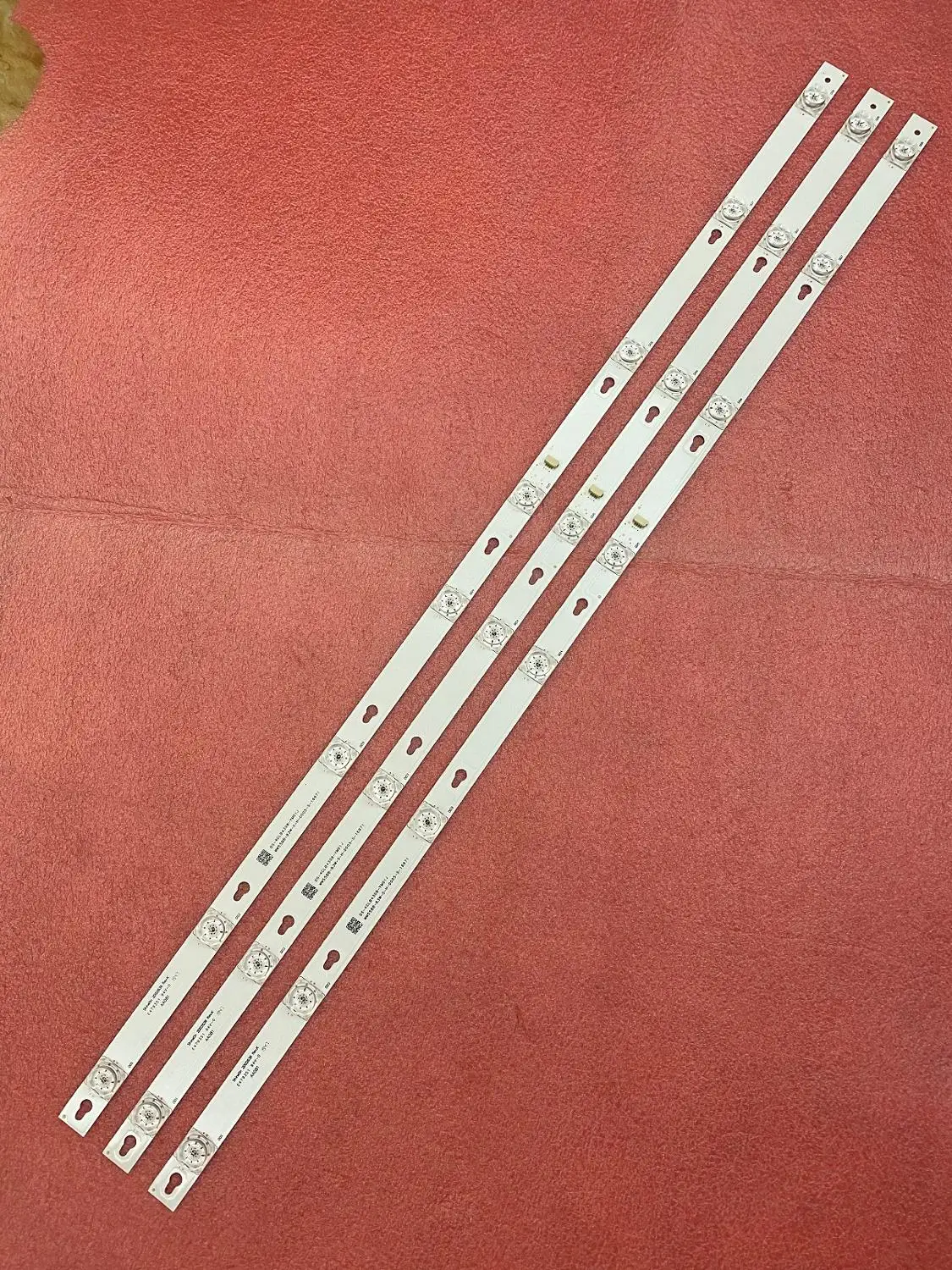 3 PCS LED Backlight Strip for TOT_43D2900_3X8 Thomson 43UC6306 43UC6406 43U67EBC OEM46LB06 TCL 43S303 43S305TABA 43DP608 D43A810
3 PCS LED Backlight Strip for TOT_43D2900_3X8 Thomson 43UC6306 43UC6406 43U67EBC OEM46LB06 TCL 43S303 43S305TABA 43DP608 D43A810