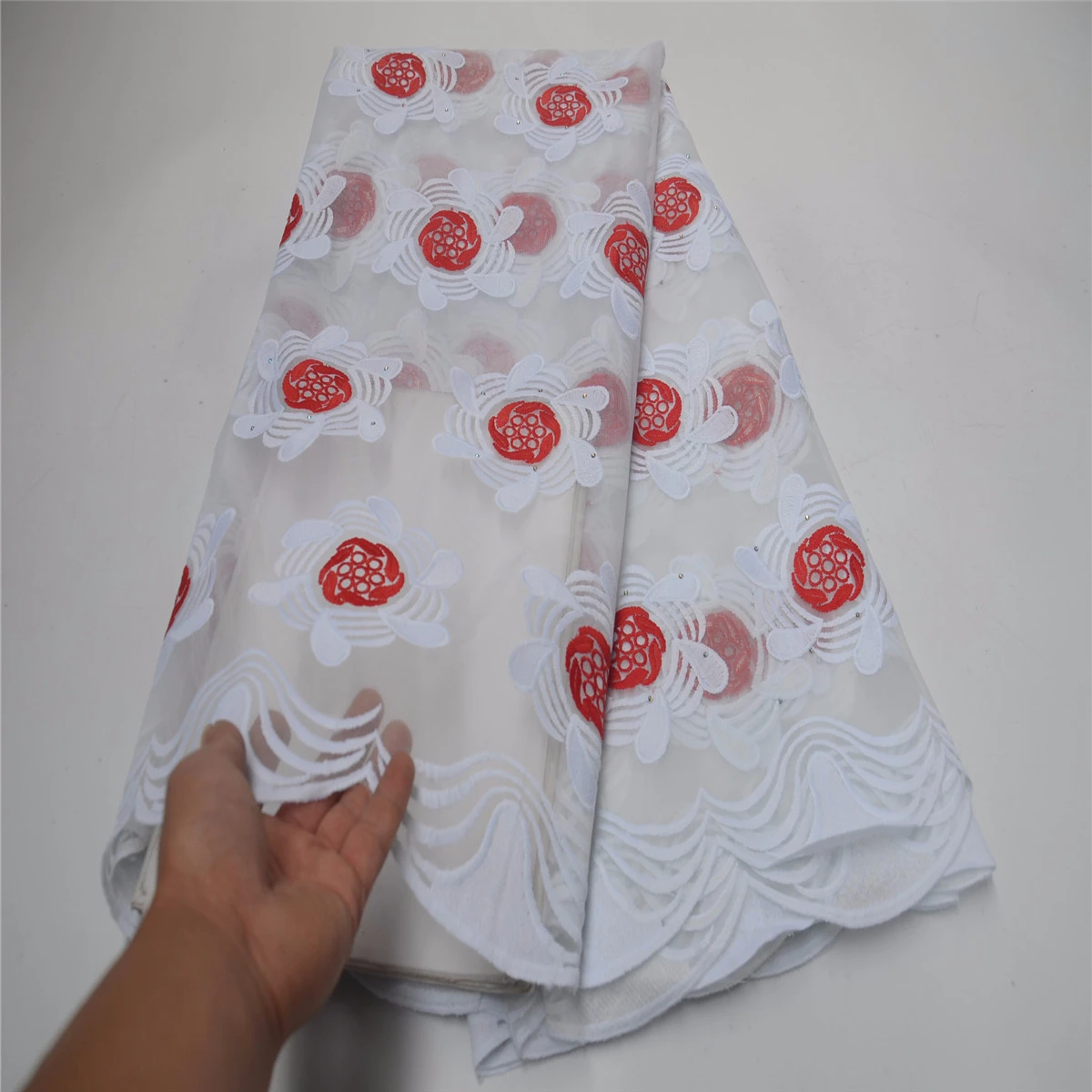 African Lace Fabric 2019 Embroidered Nigerian Laces Fabric Bridal High Quality French Tulle Lace Fabric For Wedding Party
African Lace Fabric 2019 Embroidered Nigerian Laces Fabric Bridal High Quality French Tulle Lace Fabric For Wedding Party