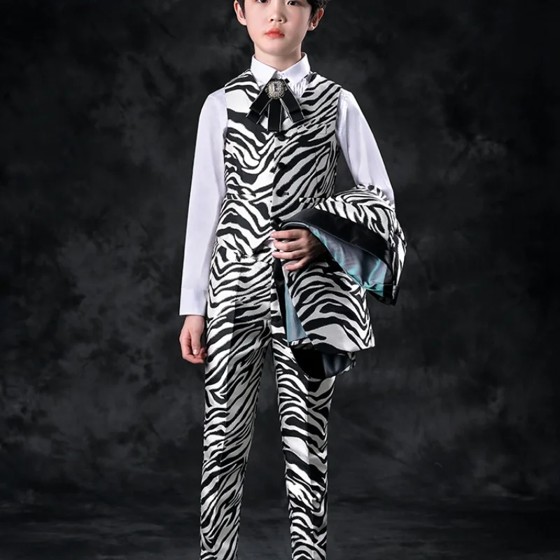 Высококачественный костюм для мальчика, новый костюм, платье в полоску с зеброй, Детский костюм для детей средней школы в британском стиле, детская одежда
Высококачественный костюм для мальчика, новый костюм, платье в полоску с зеброй, Детский костюм для детей средней школы в британском стиле, детская одежда
