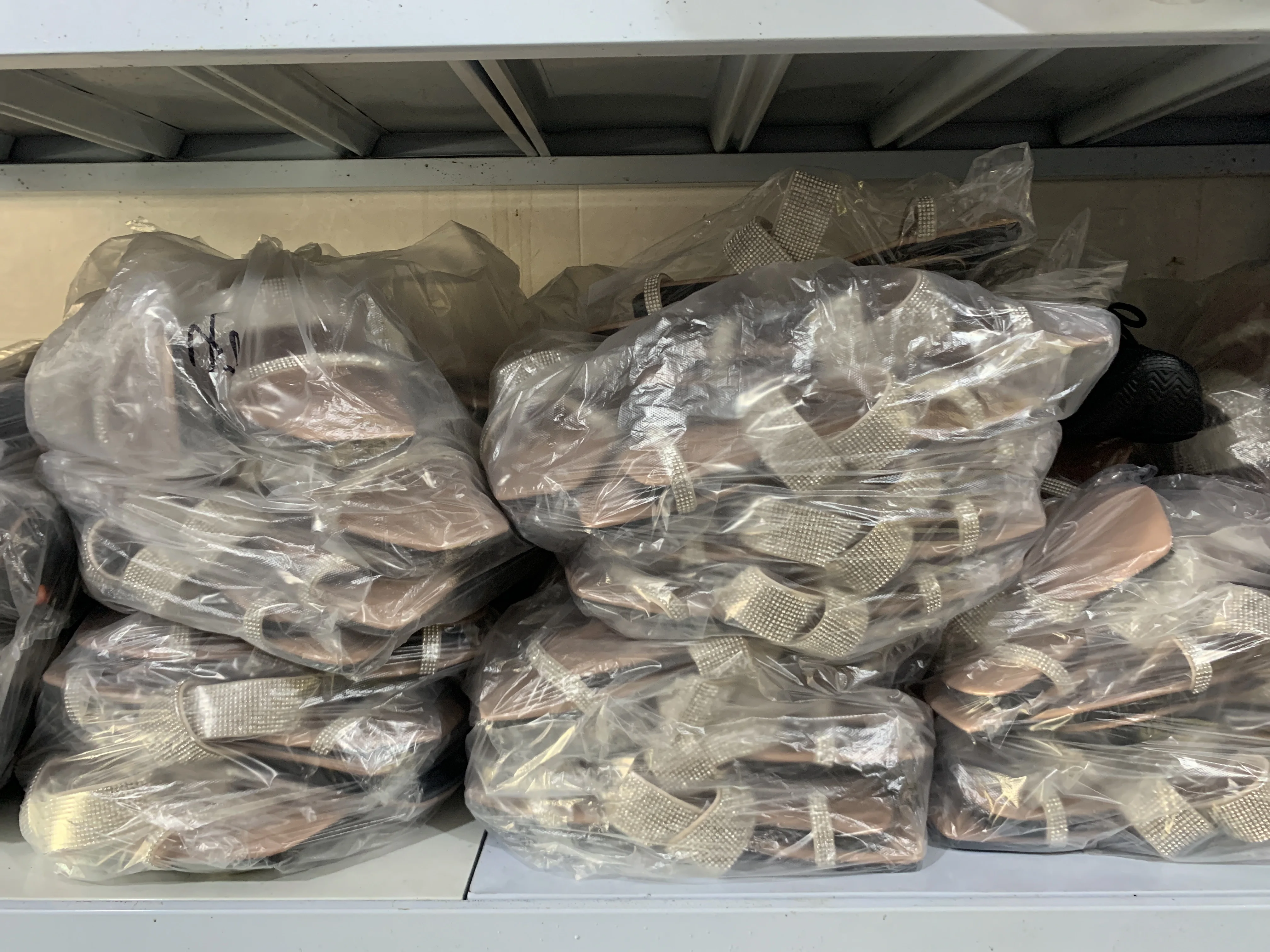 Women Summer Flat Bling Slippers Transparent Soft Jelly Shoes Female Flip Flops Sandals Outdoor Beach Ladies Slides Drop Ship &
Women Summer Flat Bling Slippers Transparent Soft Jelly Shoes Female Flip Flops Sandals Outdoor Beach Ladies Slides Drop Ship &