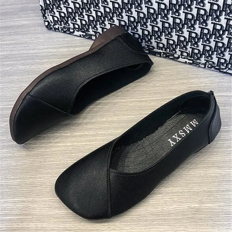 Pure color women's leather shoes new fashion women casual shoes British set of feet comfortable low-heeled womens shoes loafers 
Pure color women's leather shoes new fashion women casual shoes British set of feet comfortable low-heeled womens shoes loafers
