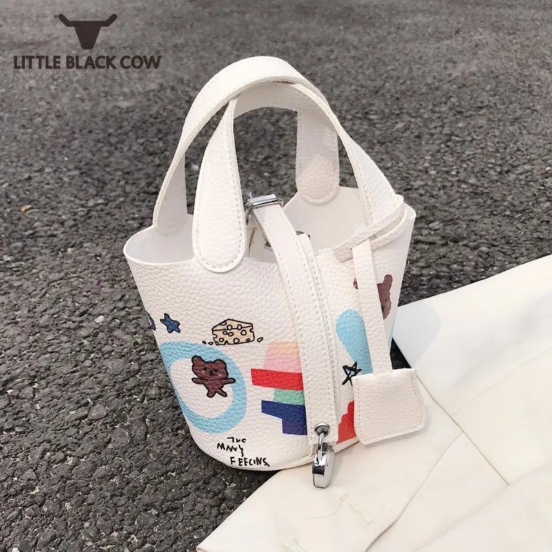 Summer Small Bag Women Brand Designer Kawaii Cartoon Printed String Tote Handbag Fashion Sweet Bucket Bags Ladies Crossbody Bags
Summer Small Bag Women Brand Designer Kawaii Cartoon Printed String Tote Handbag Fashion Sweet Bucket Bags Ladies Crossbody Bags