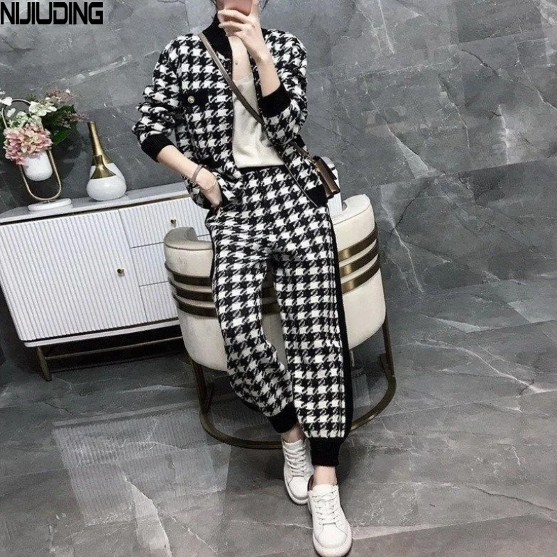 2021 Autumn Women Two Piece Sweater Sport Suits Female Plaid Harem Pants And Two-way zipper Jacket Top 2 PCS Wool Woman Sets
2021 Autumn Women Two Piece Sweater Sport Suits Female Plaid Harem Pants And Two-way zipper Jacket Top 2 PCS Wool Woman Sets