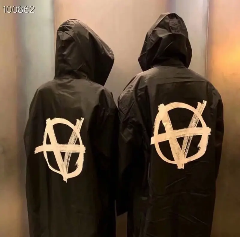 2019 Vetements QR Code Printed Women Men Waterproof Jacket Raincoat Oversized Useful Raincoat Hiphop Men Windbreaker Long Jacket
2019 Vetements QR Code Printed Women Men Waterproof Jacket Raincoat Oversized Useful Raincoat Hiphop Men Windbreaker Long Jacket