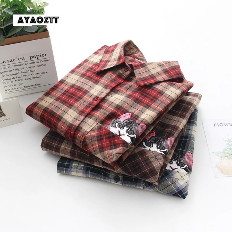 

Ayaozt 2018 Primavera Outono Feminino xadrez blusa E Camisa 100% algodão Gato bordado Topos de manga Longa retro Solto Estudante