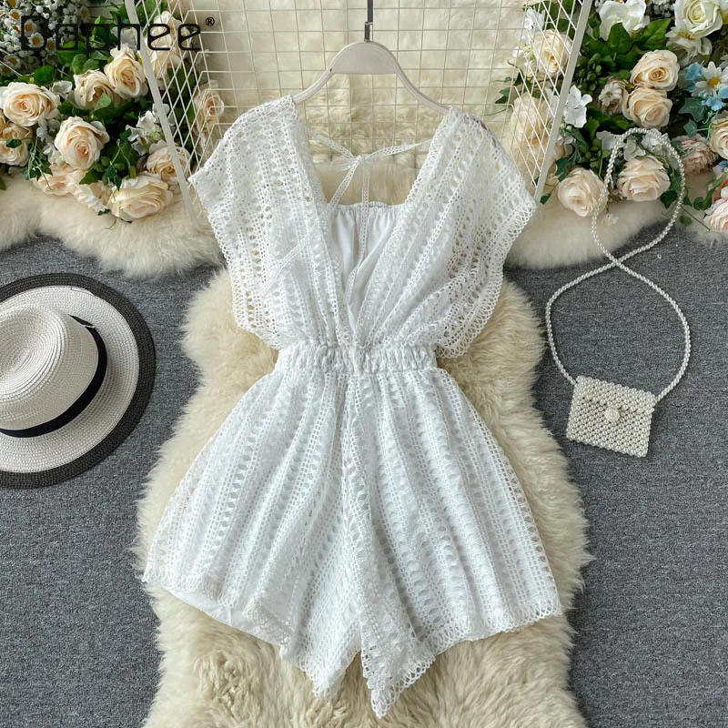2021 Summer New Solid Color Hollow Out V-neck Elastic Waist Shorts Wide Leg Jumpsuit Women's Summer Wear Playsuit 
2021 Summer New Solid Color Hollow Out V-neck Elastic Waist Shorts Wide Leg Jumpsuit Women's Summer Wear Playsuit