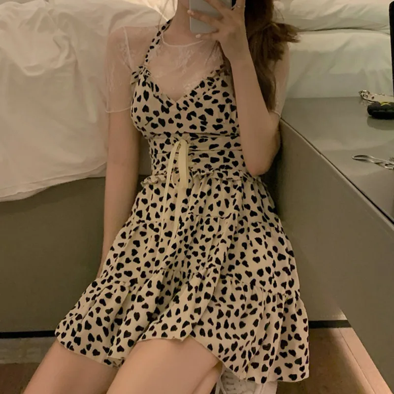 2021 Summer Two Piece Sets Womens Outfits French Sweet Sexy Print Bandage Paghetti Strap Dress+Short Sleeve Base Lace Crop Top 
2021 Summer Two Piece Sets Womens Outfits French Sweet Sexy Print Bandage Paghetti Strap Dress+Short Sleeve Base Lace Crop Top