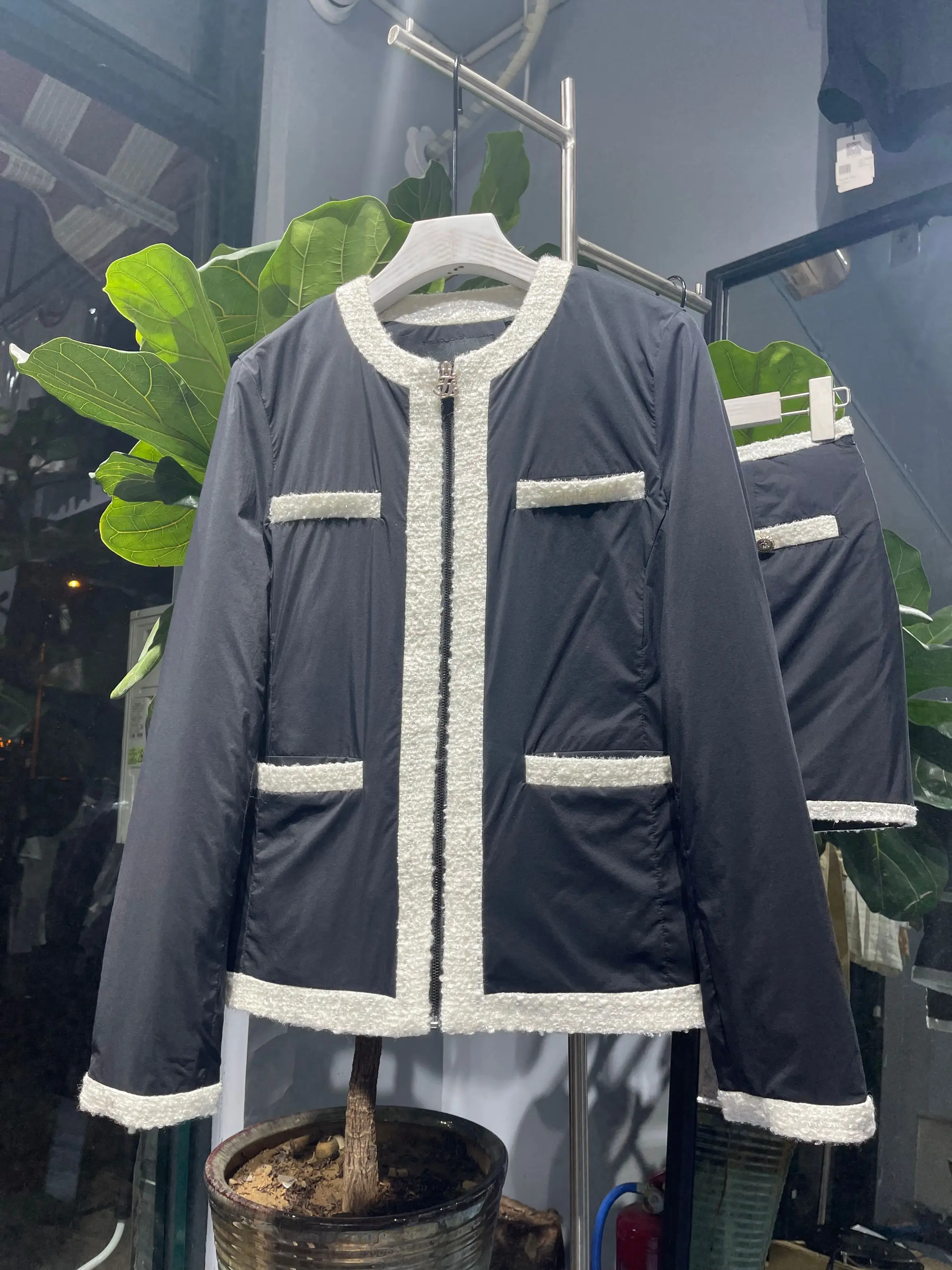 Autumn winter golf women's cotton clothing suits to keep warm, sports short skirts, shorts, short coats, fashionable golf wear
Autumn winter golf women's cotton clothing suits to keep warm, sports short skirts, shorts, short coats, fashionable golf wear