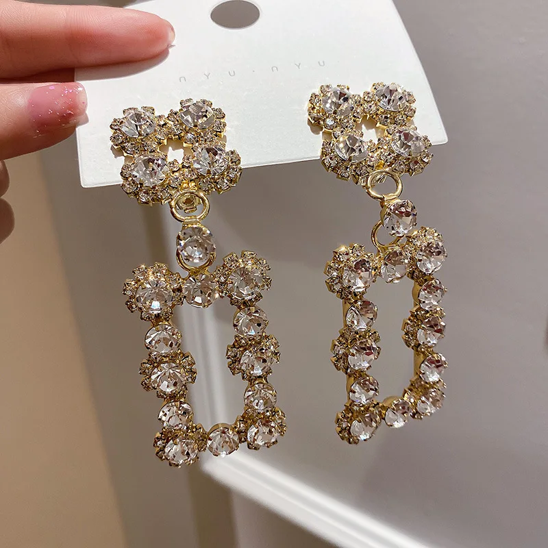 Temperament Female Jewelry Exaggerated Rhinestones Geometric Hollow Square Dangle Earrings Fashion Women's Accessories
Temperament Female Jewelry Exaggerated Rhinestones Geometric Hollow Square Dangle Earrings Fashion Women's Accessories