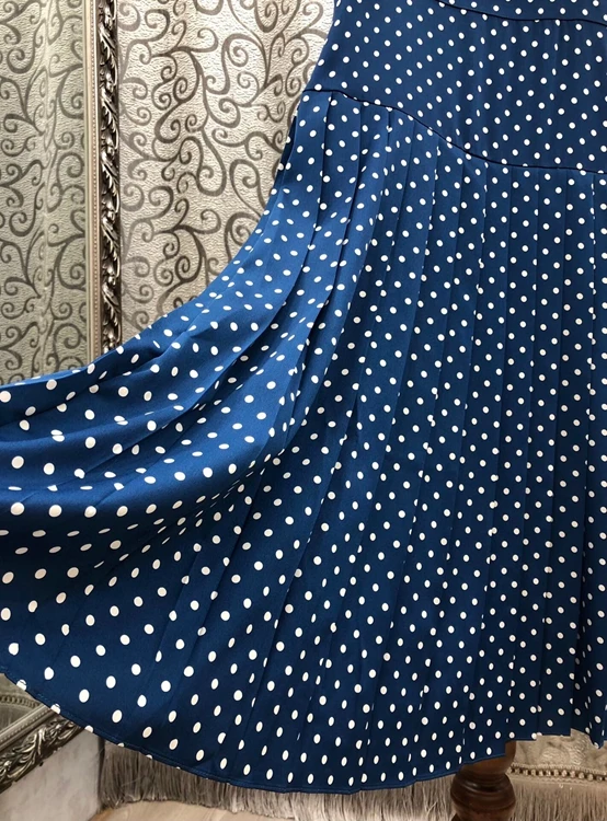 High Quality Silk Dress 2021 Summer Style Women Turn-down Collar Polka Dot Print Ruffle Deco Mid-Calf Blue Pleated Dress Elegant
High Quality Silk Dress 2021 Summer Style Women Turn-down Collar Polka Dot Print Ruffle Deco Mid-Calf Blue Pleated Dress Elegant