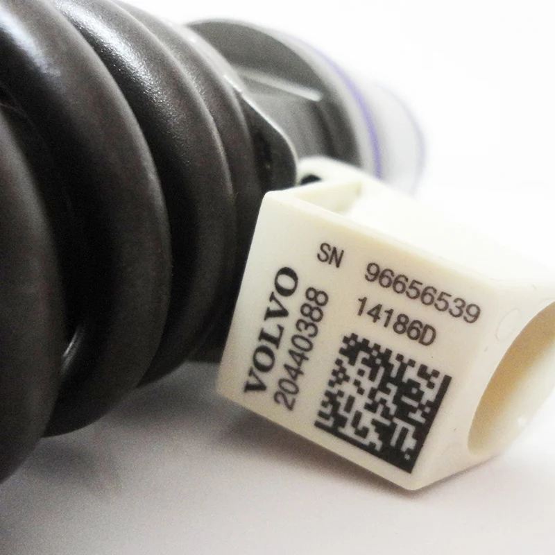 Excavator engine parts EC360 EC460 Fuel injector 20440388 2044-0388 
Excavator engine parts EC360 EC460 Fuel injector 20440388 2044-0388