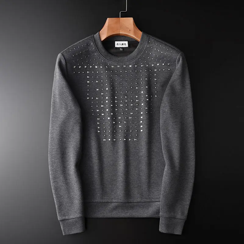 Fashion hot drilling rivet printing round collar sweater for young and middle-aged men
Fashion hot drilling rivet printing round collar sweater for young and middle-aged men