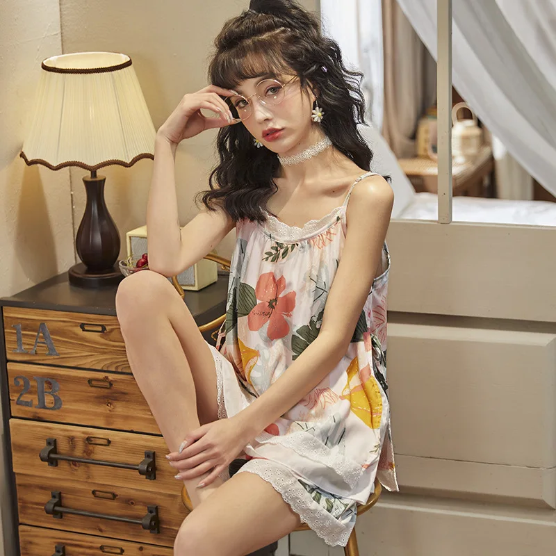 Summer Two Piece Pajamas for Women Sleeveless Spaghetti Strap Shorts Sleepwear White Maple Leaf Print Loungewear Comfortable Set
Summer Two Piece Pajamas for Women Sleeveless Spaghetti Strap Shorts Sleepwear White Maple Leaf Print Loungewear Comfortable Set