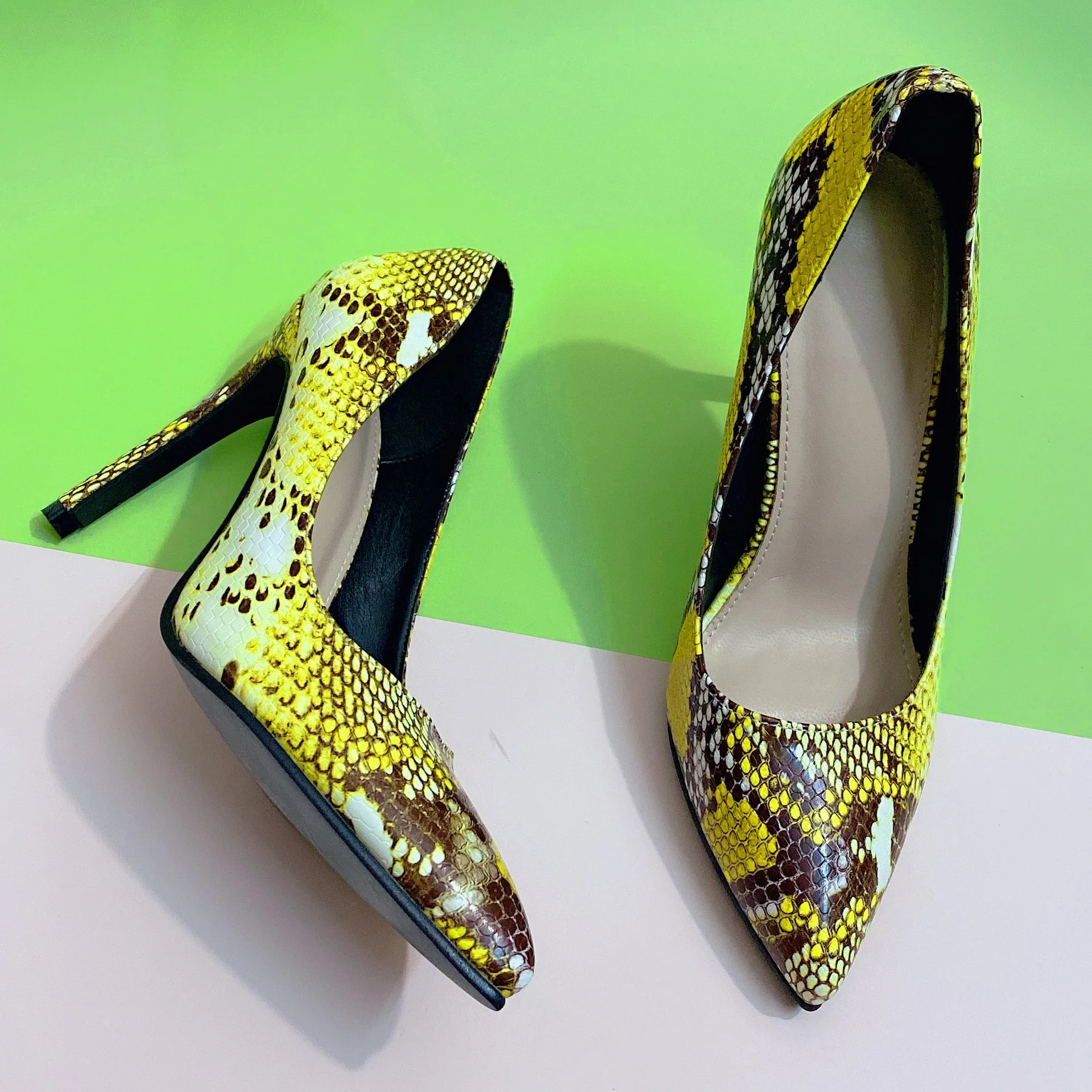

Туфли-лодочки женские на высоком каблуке, заостренный носок, Змеиный узор, пикантная модная летняя обувь
