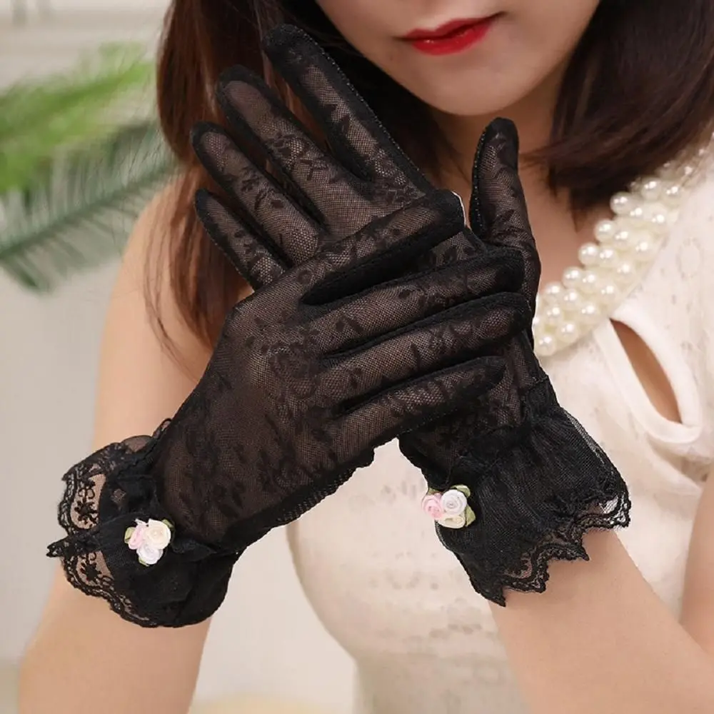 1 Pair Summer Thin Sunscreen Lace Gloves Sexy Elegant Lace Flower Design Anti Slip Women Elastic Driving Gloves
1 Pair Summer Thin Sunscreen Lace Gloves Sexy Elegant Lace Flower Design Anti Slip Women Elastic Driving Gloves