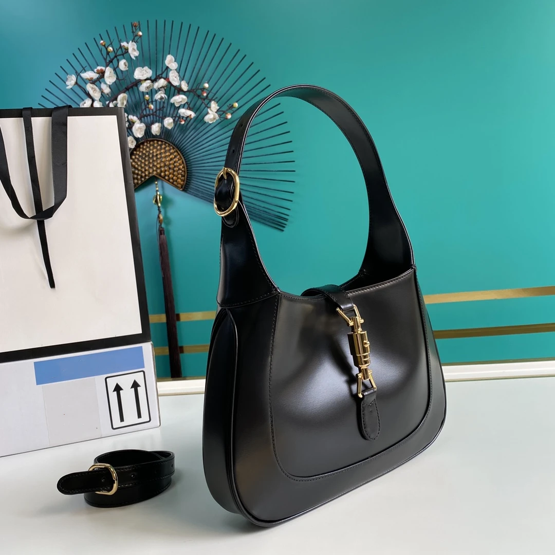 2021 New Black High Quality Leather Women's Portable Shoulder Bag With Exquisite Smooth Handle Luxury Brand Design Leisure Trend
2021 New Black High Quality Leather Women's Portable Shoulder Bag With Exquisite Smooth Handle Luxury Brand Design Leisure Trend
