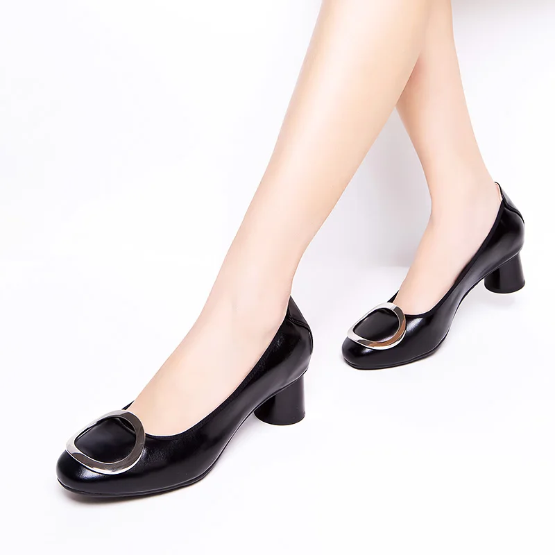 2021 New Women Pumps Black High heels 5cm Lady Patent leather Thick with Autumn Pointed Single Shoes Female Sandals
2021 New Women Pumps Black High heels 5cm Lady Patent leather Thick with Autumn Pointed Single Shoes Female Sandals