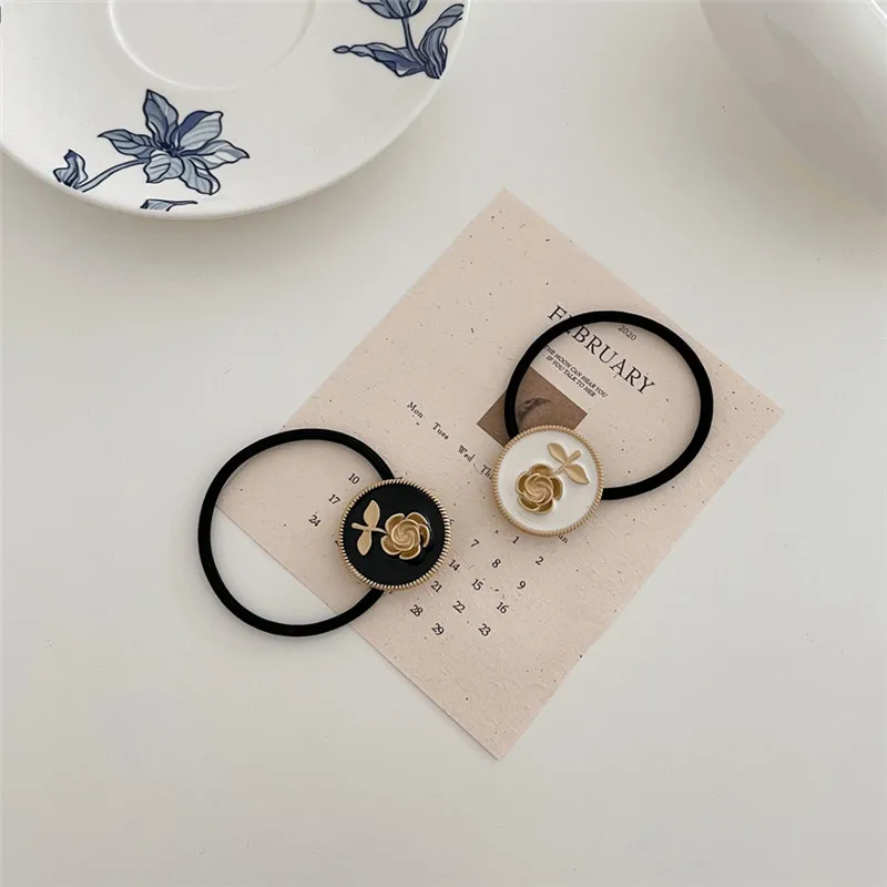 2021 Fashion Korea Vintage Metal Rose Flower Headband Cute White Black Rose Hairband for Women Girl Temperament Hair Accessories
2021 Fashion Korea Vintage Metal Rose Flower Headband Cute White Black Rose Hairband for Women Girl Temperament Hair Accessories