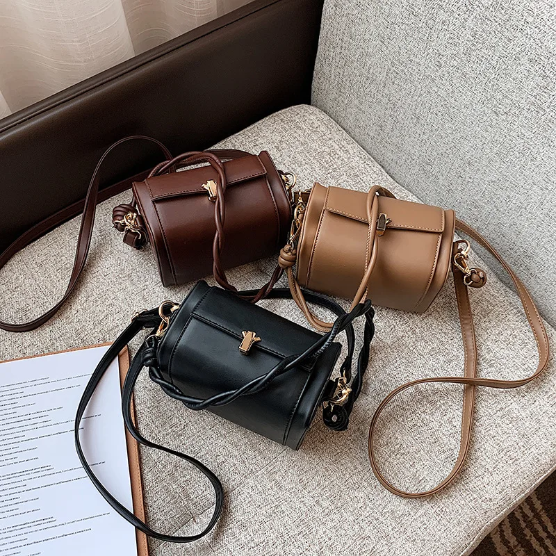 Solid Color Messenger Bag Fashion Crossbody Bag High Quality Leather Handbag Designer Luxury Brand Mini Bags for Women 2021
Solid Color Messenger Bag Fashion Crossbody Bag High Quality Leather Handbag Designer Luxury Brand Mini Bags for Women 2021