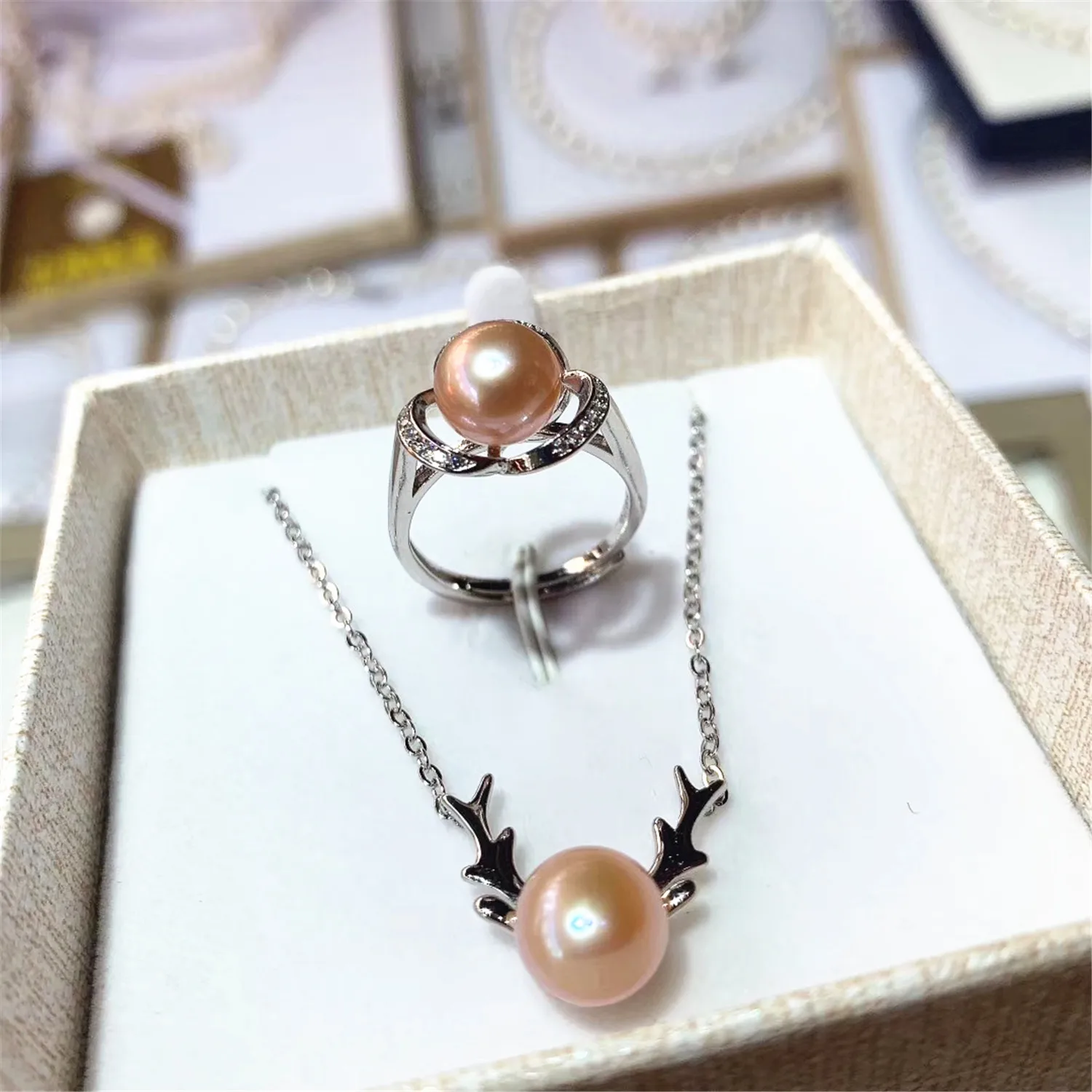 LETSFUN Natural Freshwater 9-10mm Pearl Sets Deer Elk Stud Earrings Chain Necklace Hoop 925 Sterling Silver Earrings Sets
LETSFUN Natural Freshwater 9-10mm Pearl Sets Deer Elk Stud Earrings Chain Necklace Hoop 925 Sterling Silver Earrings Sets