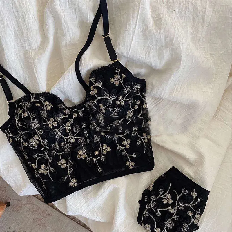 2020 new women Vintage French Embroidered Floral Lingerie Bustier Set and Panty Set Top Sexy Sweet Underwear Bra panties white
2020 new women Vintage French Embroidered Floral Lingerie Bustier Set and Panty Set Top Sexy Sweet Underwear Bra panties white