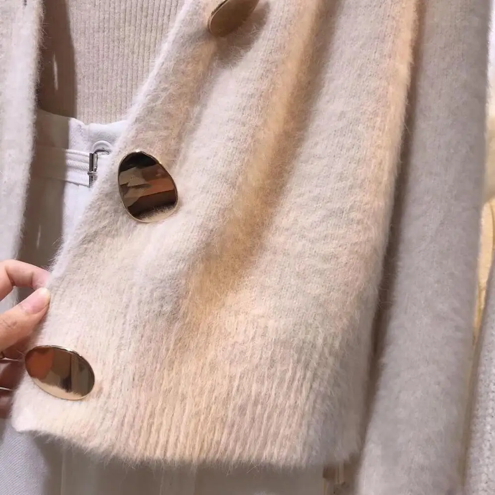 2020 Elegant Knitted Sweater Cardigan Female Single Breasted V-neck Loose Cardigan Soft Warm Cashmere Cardigan for Autumn Winter
2020 Elegant Knitted Sweater Cardigan Female Single Breasted V-neck Loose Cardigan Soft Warm Cashmere Cardigan for Autumn Winter