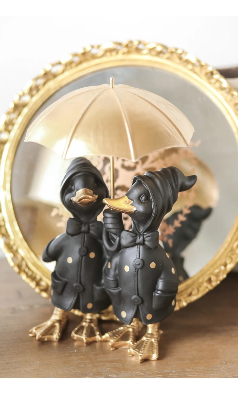 Wind And Rain Peer Gold Umbrella Little Black Duck Family Three Together Forward Warm Decoration Resin Statue Animal Ornament
Wind And Rain Peer Gold Umbrella Little Black Duck Family Three Together Forward Warm Decoration Resin Statue Animal Ornament
