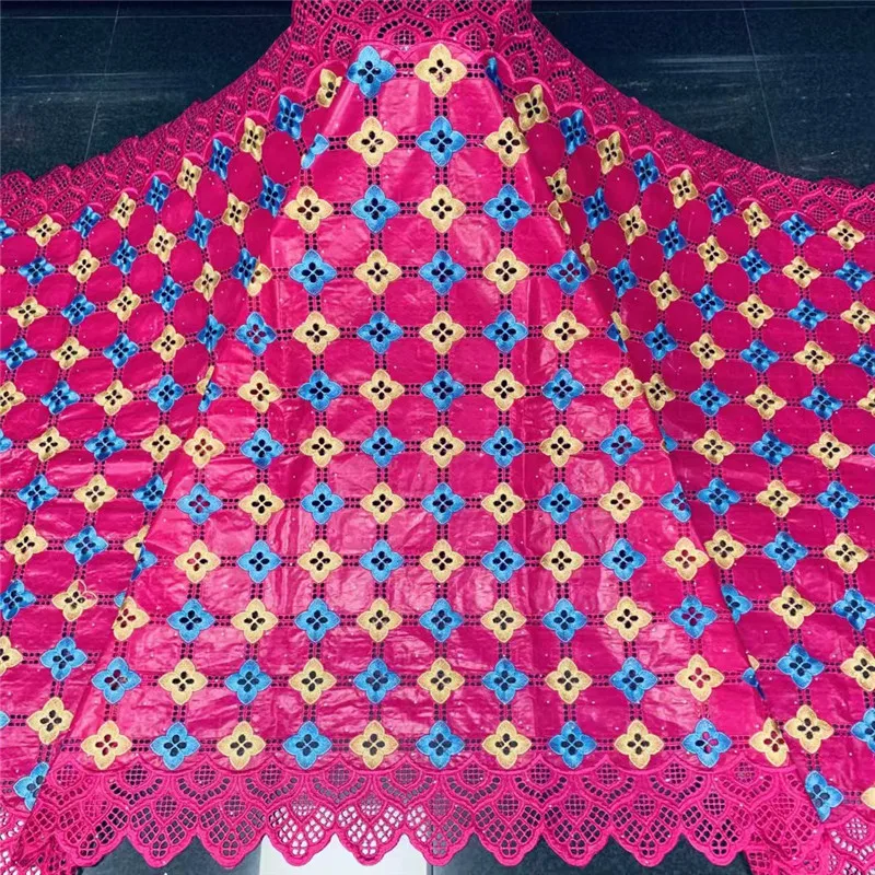 Особенно в африканском стиле Базен ткань с удар вышивка кружева/Базен платье материал в нигерийском стиле для вечерние 5 ярдов B210-16
Особенно в африканском стиле Базен ткань с удар вышивка кружева/Базен платье материал в нигерийском стиле для вечерние 5 ярдов B210-16