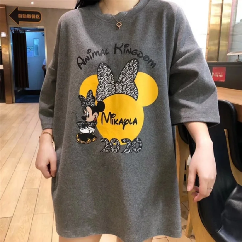 Новая футболка Disney с коротким рукавом с Микки-Маусом, женский свободный модный топ с коротким рукавом, футболка, рубашка
Новая футболка Disney с коротким рукавом с Микки-Маусом, женский свободный модный топ с коротким рукавом, футболка, рубашка