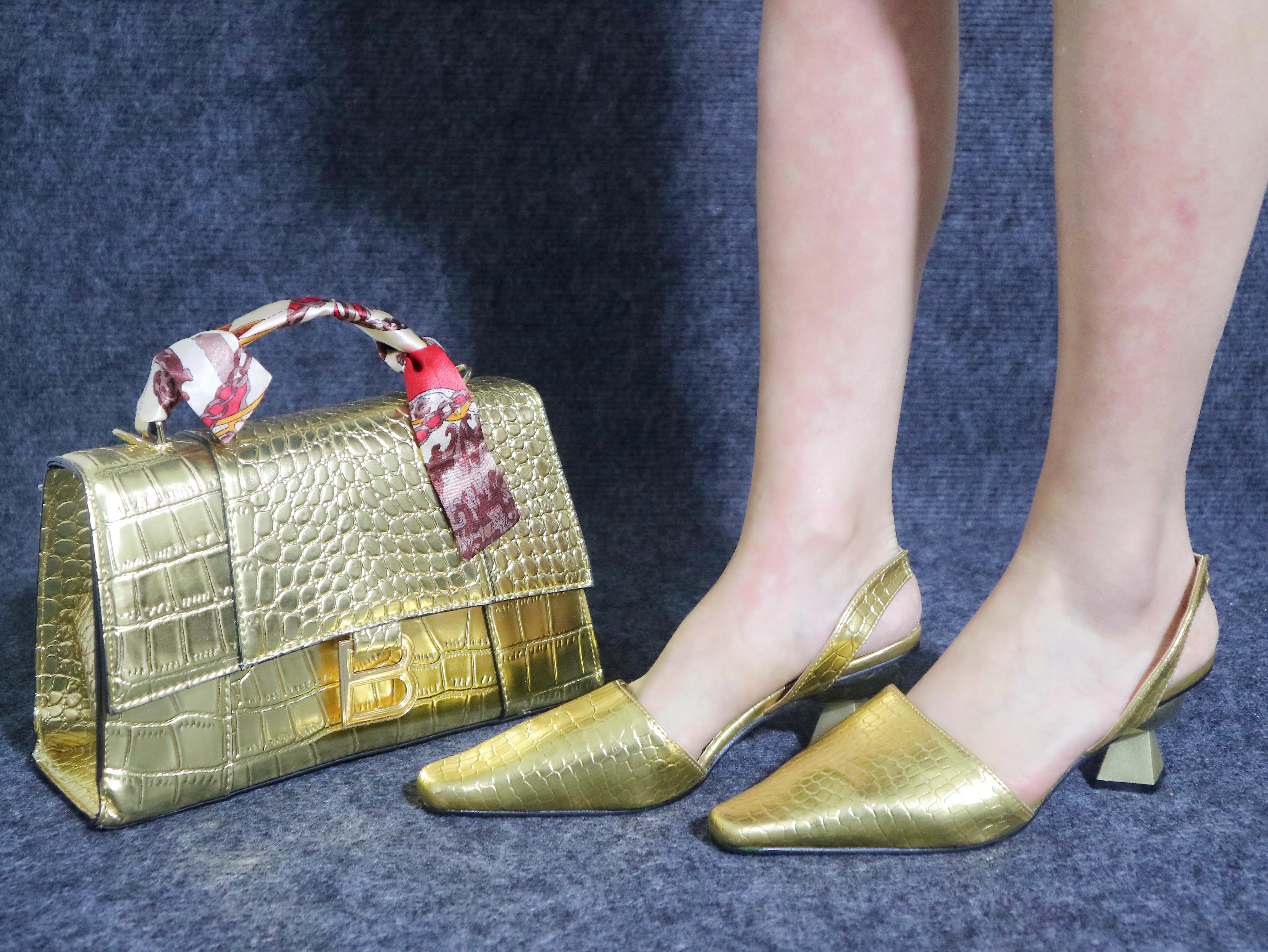Doershow Italian Shoes With Matching Bags Set Italy African Women's Party Shoes and Bag Sets gold Color Women shoes! HJL1-23
Doershow Italian Shoes With Matching Bags Set Italy African Women's Party Shoes and Bag Sets gold Color Women shoes! HJL1-23