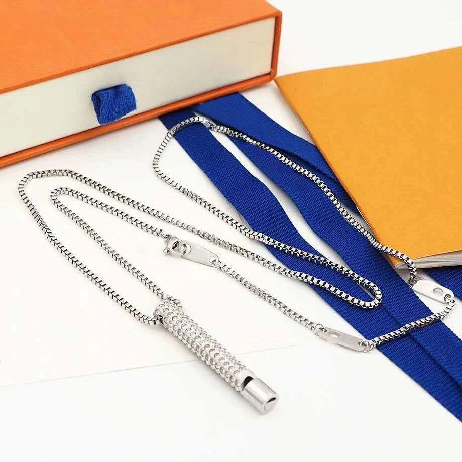 Лидер продаж 2021, роскошное Брендовое высококачественное ожерелье со свистком и инкрустированными кристаллами, модное роскошное ожерелье с...
Лидер продаж 2021, роскошное Брендовое высококачественное ожерелье со свистком и инкрустированными кристаллами, модное роскошное ожерелье с...