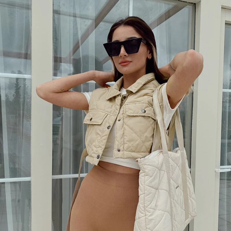 Womens Vest Army Green Lapel Sleeveless Jacket 2021 Fashion Large Pocket Design Waistcoat Streetwear Tops
Womens Vest Army Green Lapel Sleeveless Jacket 2021 Fashion Large Pocket Design Waistcoat Streetwear Tops