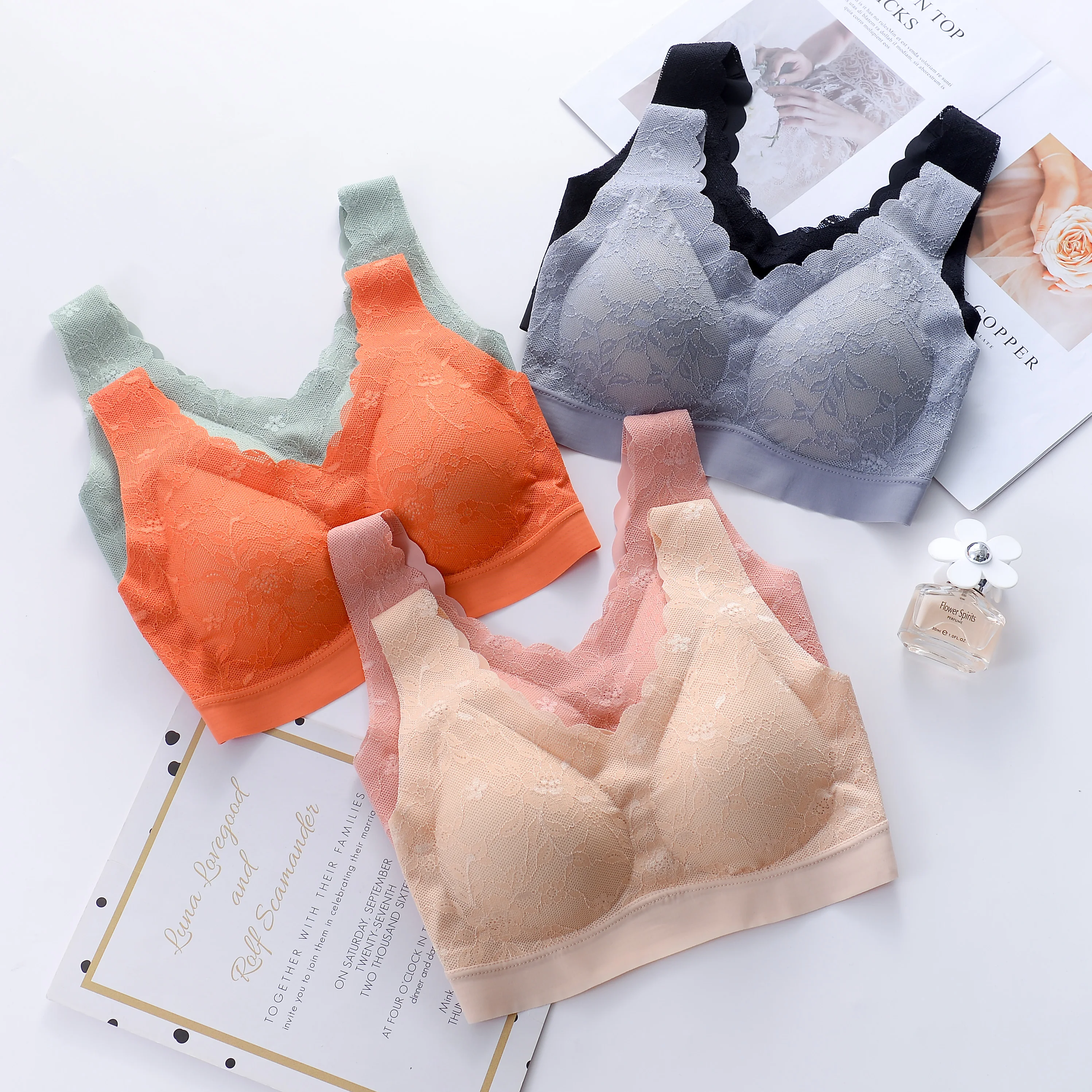 M-4XL Large Size Design Latex Bra Seamless Bras For Women Underwear Sexy Lace Brassiere Push Up Bralette With Pad Vest Top
M-4XL Large Size Design Latex Bra Seamless Bras For Women Underwear Sexy Lace Brassiere Push Up Bralette With Pad Vest Top