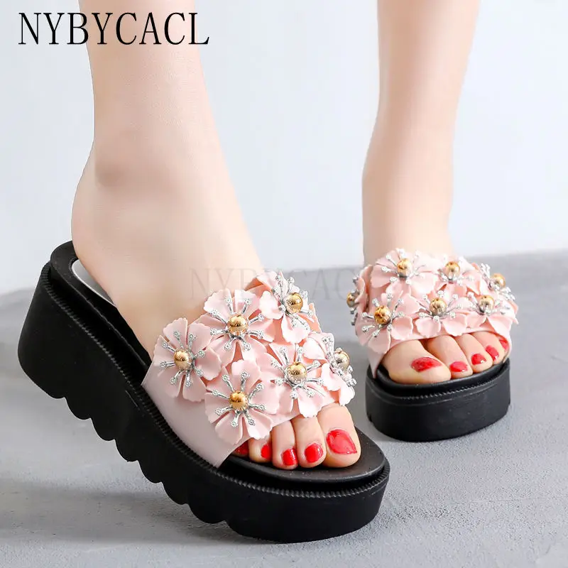 Summer woman fashion flower buckle high heels slippers outdoor thick bottom wedge beach sandals women's love sexy sandals 2021
Summer woman fashion flower buckle high heels slippers outdoor thick bottom wedge beach sandals women's love sexy sandals 2021