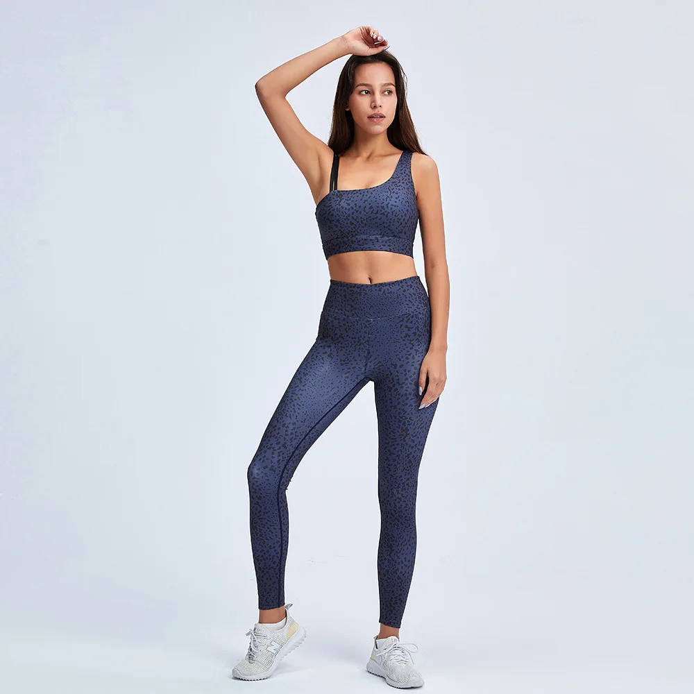 Women's Yoga Suit Sportswear Oblique Shoulder Bra Leggings Leopard Print Workout Clothes Gym Running Sports Set Female Buttocks
Women's Yoga Suit Sportswear Oblique Shoulder Bra Leggings Leopard Print Workout Clothes Gym Running Sports Set Female Buttocks