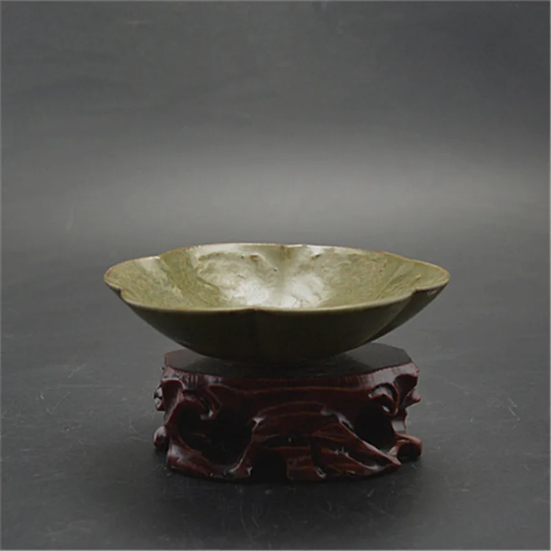 

Song Yaozhou kiln celadon carved small dish collection antique porcelain antique decorative crafts