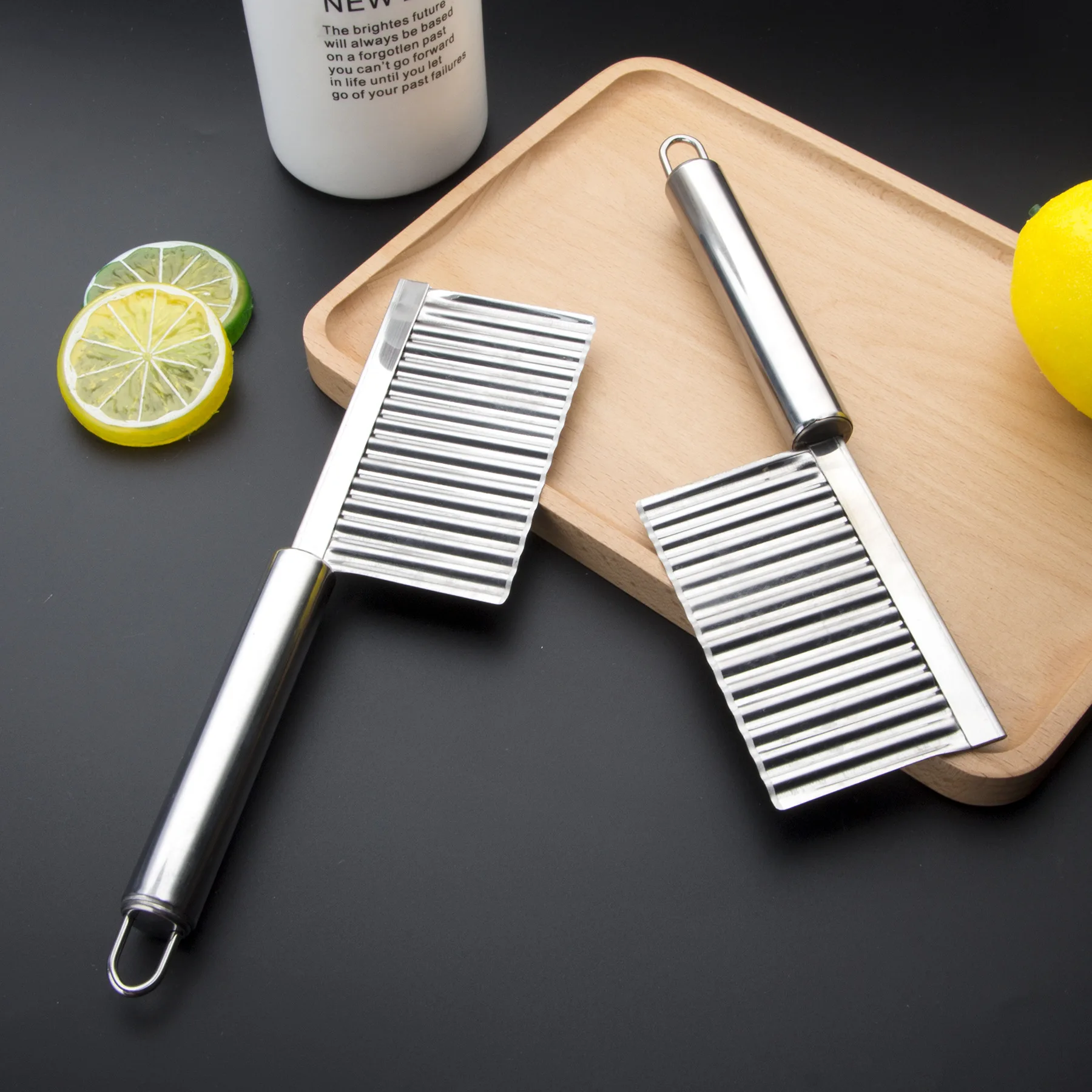 1pc Stainless Steel Wavy Knife Fruit Vegetable Crinkle Cutter French Fry Slicer Kitchen Potato Salad Steel Blade Chopping Tool
1pc Stainless Steel Wavy Knife Fruit Vegetable Crinkle Cutter French Fry Slicer Kitchen Potato Salad Steel Blade Chopping Tool