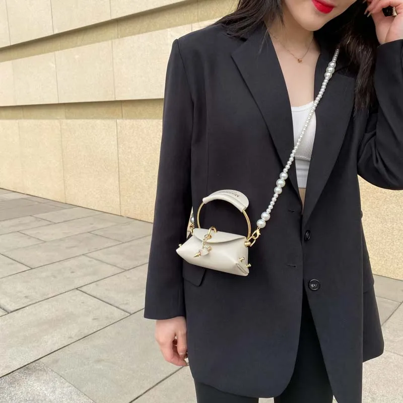 Fashion Round Handle Mini Bag Women Handbag Designer Pearl Chain Shoulder Crossbody Bag 2021 Metal Handle Women Bag Clutch Purse
Fashion Round Handle Mini Bag Women Handbag Designer Pearl Chain Shoulder Crossbody Bag 2021 Metal Handle Women Bag Clutch Purse