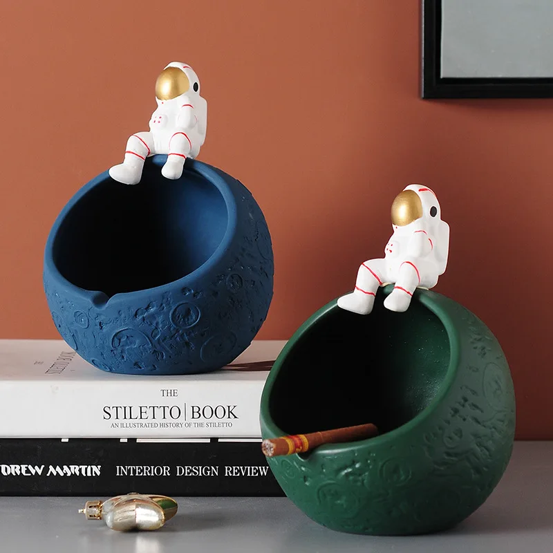 Astronaut Creative Ornaments Key Storage Desktop Decoration Ceramic Statue Modern Living Room Porch Adornment Nordic Home Decor 
Astronaut Creative Ornaments Key Storage Desktop Decoration Ceramic Statue Modern Living Room Porch Adornment Nordic Home Decor