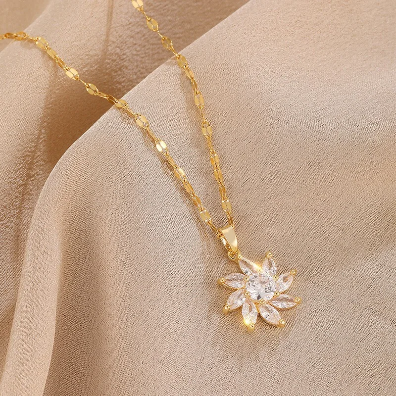 New Lady Titanium Steel High Quality Flower Necklace Clavicle Lip Chain Simple Fashion Wild Pendant Necklace Birthday Gift Whole
New Lady Titanium Steel High Quality Flower Necklace Clavicle Lip Chain Simple Fashion Wild Pendant Necklace Birthday Gift Whole