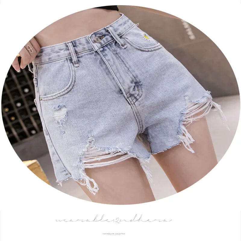 Summer new Korean women's chic loose show thin Daisy embroidered hole denim shorts women's hot women clothes wear
Summer new Korean women's chic loose show thin Daisy embroidered hole denim shorts women's hot women clothes wear