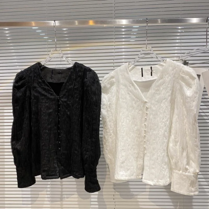 V-neck Single Row Pearl Buckle Mesh Black Shirt Women 2021 Autumn New Style Small Fragrance Bubble Sleeve Shirts For
V-neck Single Row Pearl Buckle Mesh Black Shirt Women 2021 Autumn New Style Small Fragrance Bubble Sleeve Shirts For