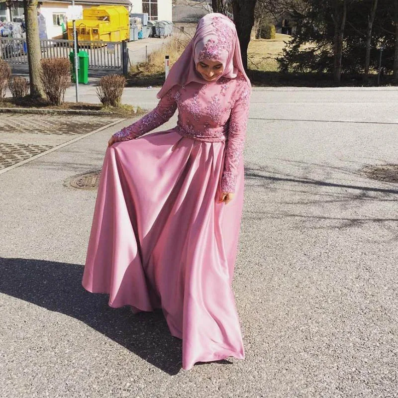 Beautiful A Line Muslim Bridesmaid Dresses High Neck Long Sleeve Arabic Dubai Maid of Honor Dress Formal Gowns
Beautiful A Line Muslim Bridesmaid Dresses High Neck Long Sleeve Arabic Dubai Maid of Honor Dress Formal Gowns