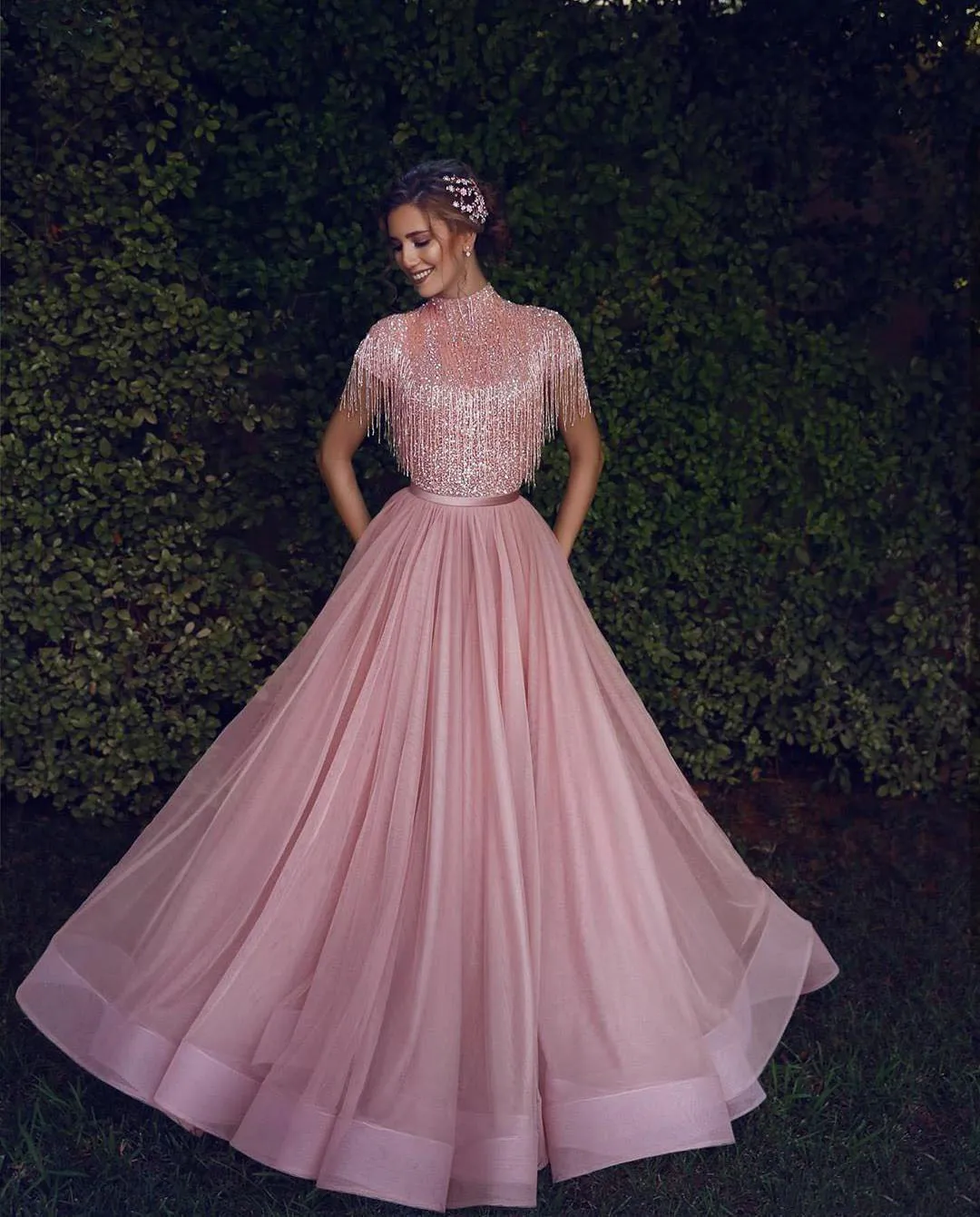 2020 Elegant Rose Pink Arabic Prom Dresses A Line High Neck Sequins Beaded Tassels Tulle Muslim Homecoming Dress Evening Gowns
2020 Elegant Rose Pink Arabic Prom Dresses A Line High Neck Sequins Beaded Tassels Tulle Muslim Homecoming Dress Evening Gowns