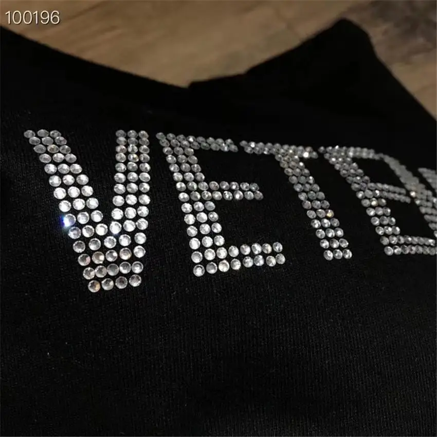Slightly Loose Vetements Pullovers Men Women Black Bling VETEMENTS Rhinestone Hoodie Hood Tonal Embroidered VTM Sweatshirts 
Slightly Loose Vetements Pullovers Men Women Black Bling VETEMENTS Rhinestone Hoodie Hood Tonal Embroidered VTM Sweatshirts